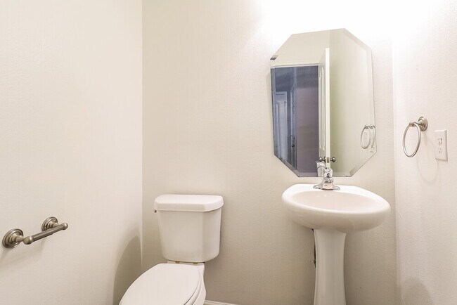 Building Photo - 4933 Broad Leaf Ct