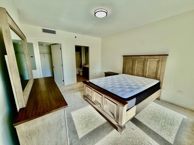 Building Photo - 130 N Garland Ct