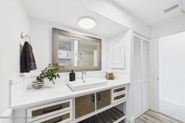 Building Photo - 778 Nassau Rd