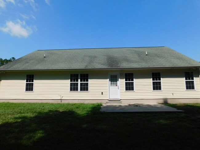 Building Photo - Beautiful Family Home