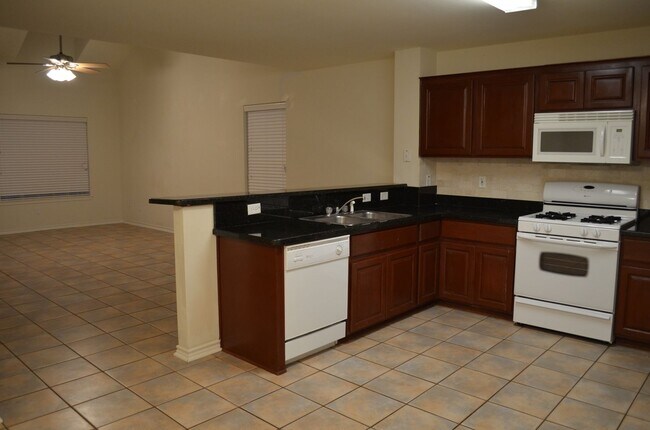 Building Photo - Available August 2026! 4 Bed/4 Bath Less t...