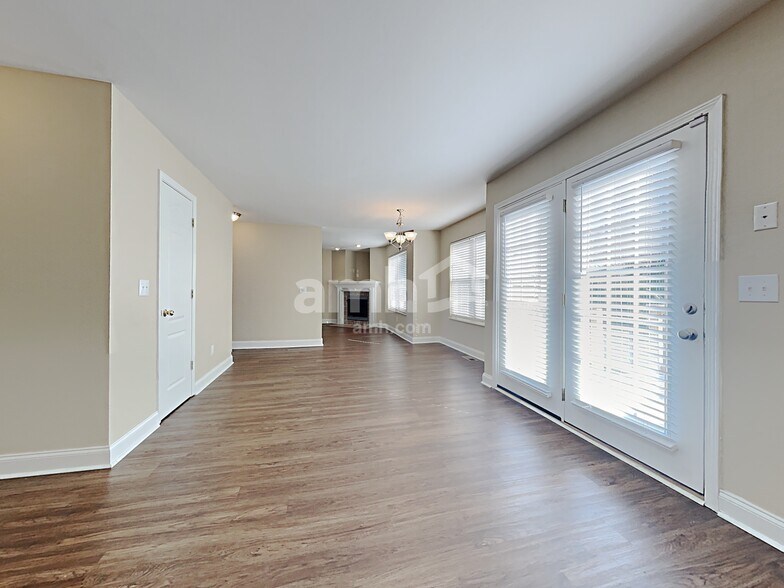 Building Photo - 5826 Matalin Ln
