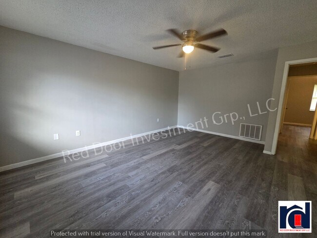 Building Photo - 3831 NE 41st St