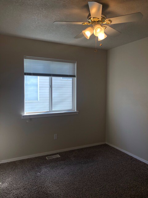 Building Photo - 533 N Grove Way