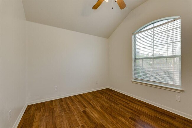 Building Photo - 6007 Lone Star Ct