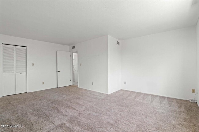 Building Photo - 5702 E Camelback Rd
