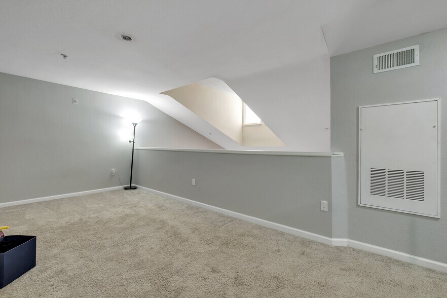 Building Photo - 2801 Chancellorsville Dr