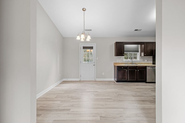 Building Photo - Woodbury Farms