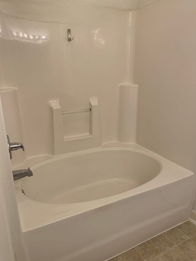 Building Photo - 1541SF 3BR 2.5BA