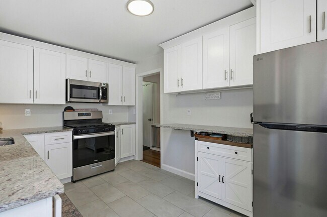 Building Photo - 135 Woolsey Ave