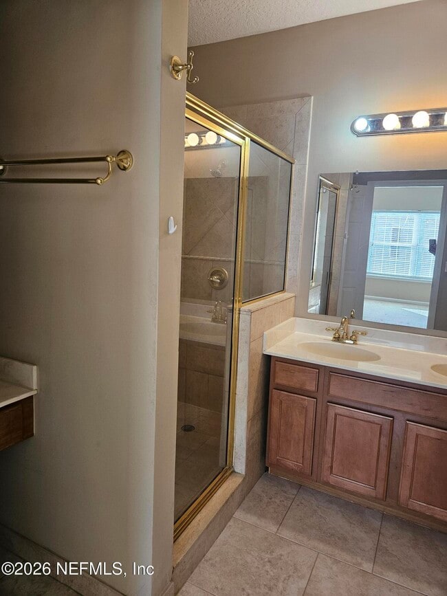 Building Photo - 3888 Summer Grove Way N