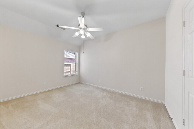 Building Photo - 16027 Belleshire Ln