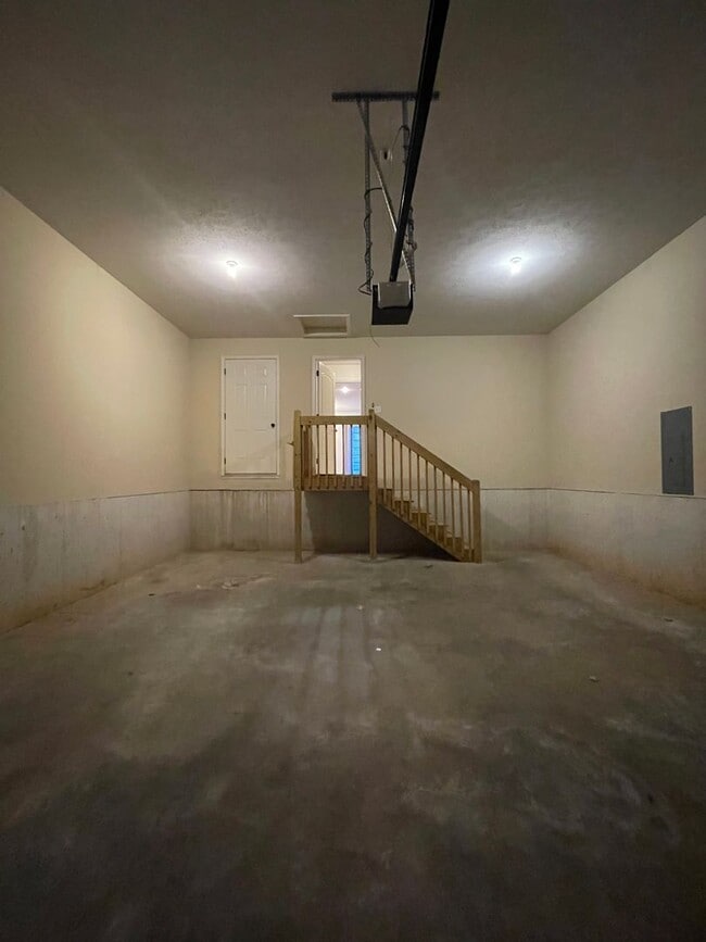 Building Photo - Kirkwood