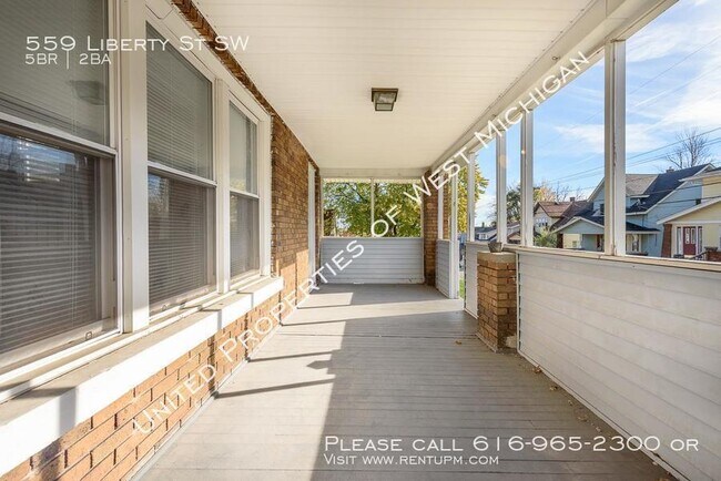 Building Photo - 559 Liberty St SW