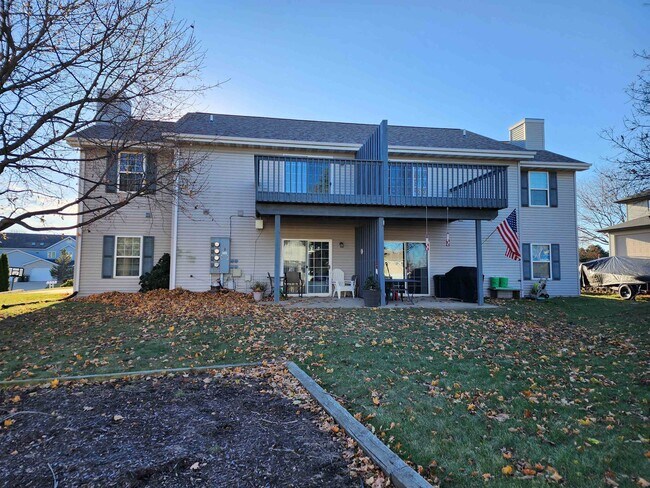 Building Photo - 3076 Selkirk Dr