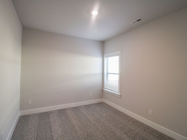 Building Photo - Reduced Rental Rate with $200 Rent Credit for 12 Months!