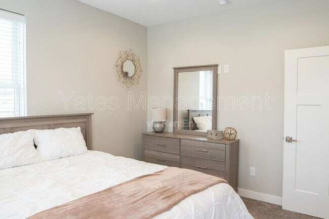 Building Photo - 115 Valor Dr