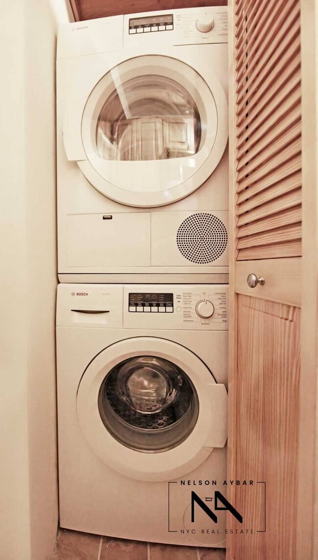 Building Photo - 845 President St