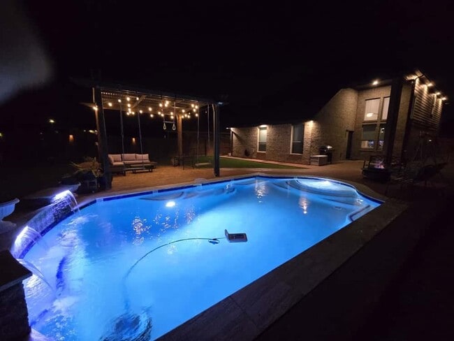 Building Photo - 6207 Rosehill Harvest Loop
