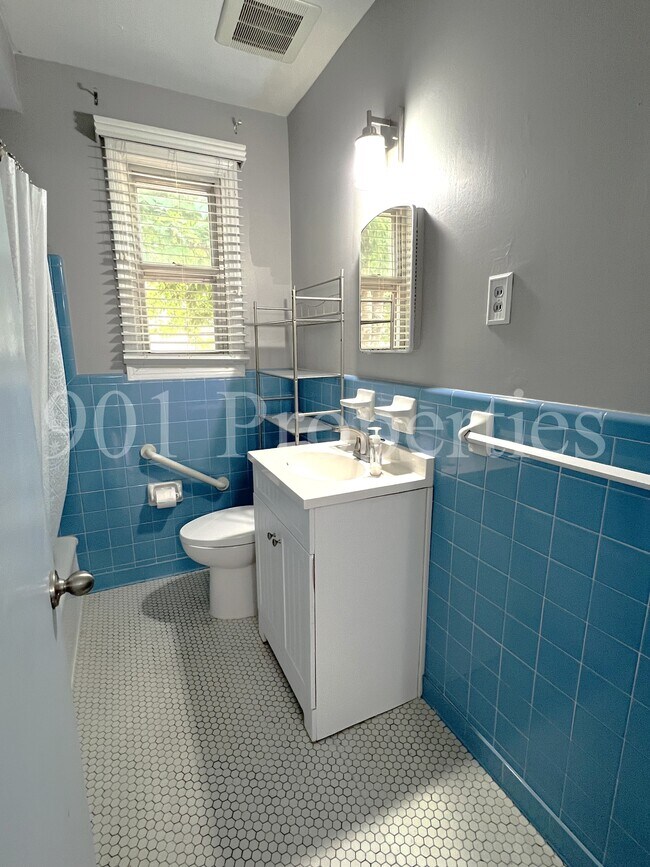 Building Photo - 1089 Isabelle St