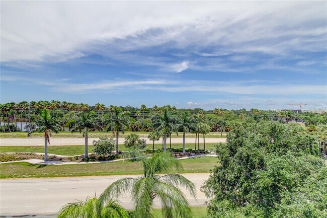 Building Photo - 1575 Pinellas Bayway S