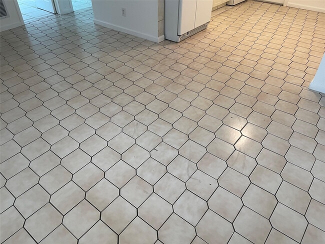 Building Photo - 361 NE 30th St