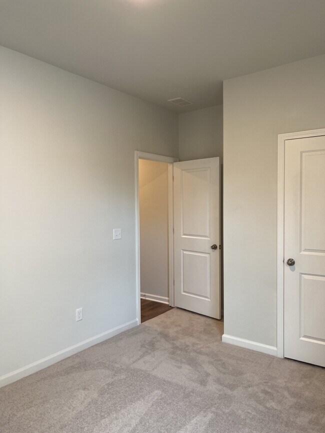 Building Photo - 293 W Bradford Pointe Drive FOR RENT!