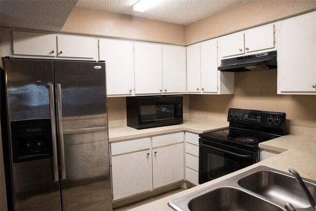 Building Photo - 7075 Greenway Chase St