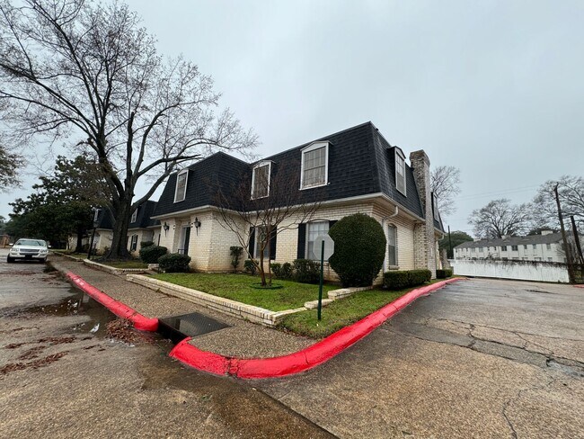 Building Photo - 3730 Fairfield Ave
