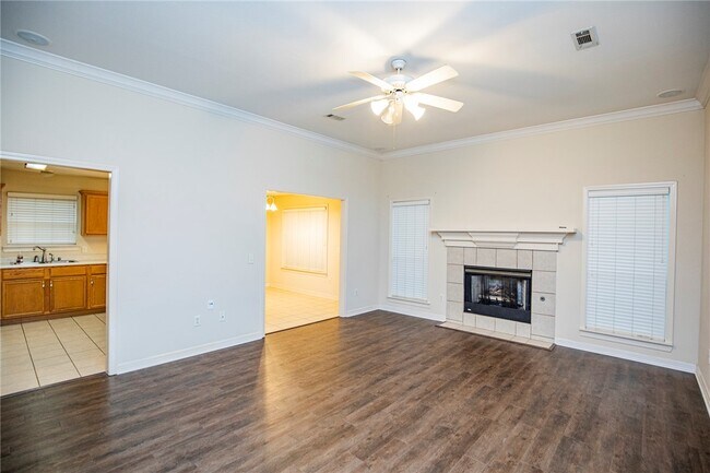 Building Photo - 908 SW Cheyenne Dr