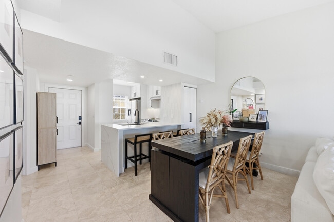 Building Photo - 1155 Lake Shore Dr