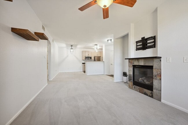 Building Photo - Updated 2 Bedroom Condo in Erie