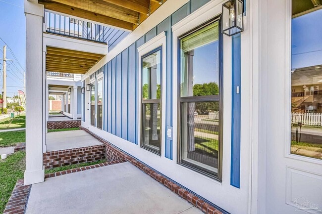 Building Photo - 520 N De Villiers St