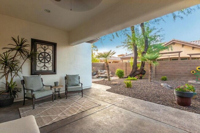 Building Photo - 908 Elm St