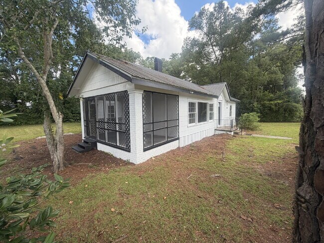 Building Photo - House for Rent