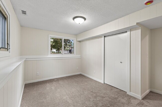 Building Photo - 8370 6th St NE