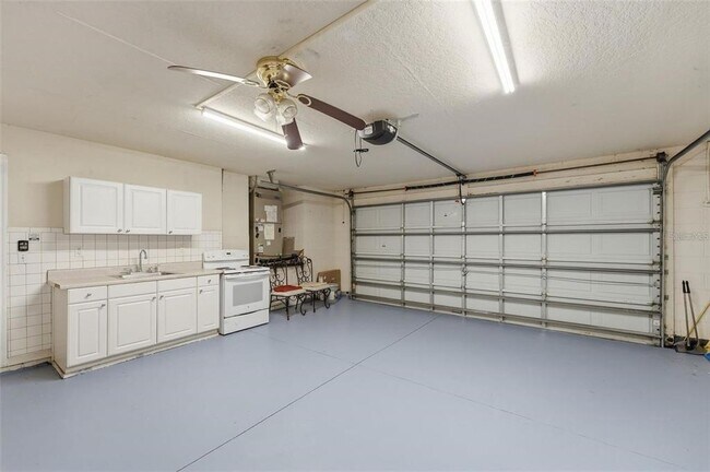 Building Photo - 2819 Maguire Dr