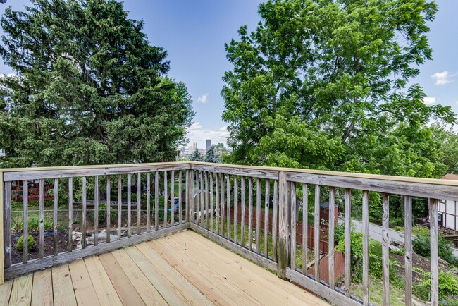 Building Photo - 2823 Cobden St