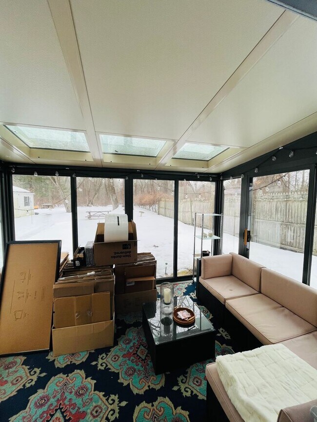 Building Photo - Beautifully Remodeled 2BR home in great neighborhood (Guilderland Schools)