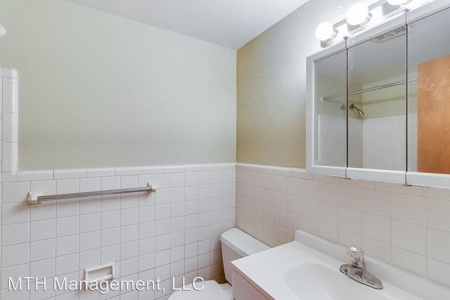 Building Photo - 1 br, 1 bath Apartment - 921 Coolidge Road