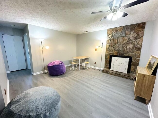 Building Photo - 4610 Tyne Dr