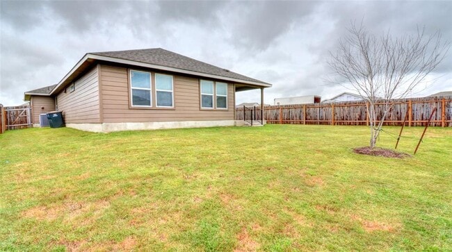 Building Photo - 257 Fossil Dr