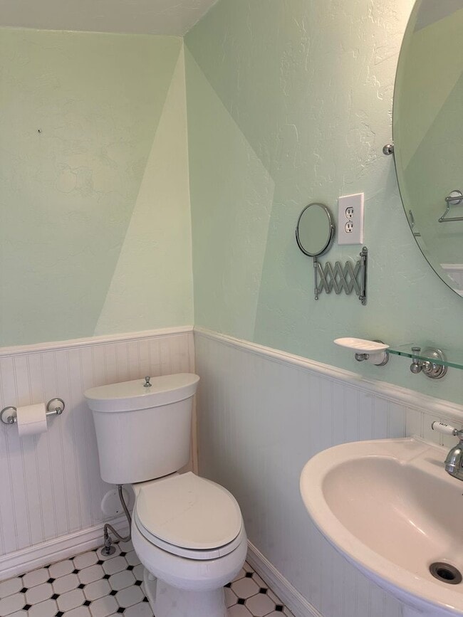 Building Photo - *** COMING SOON***3 Bedroom 1 1/4 Bath Hom...