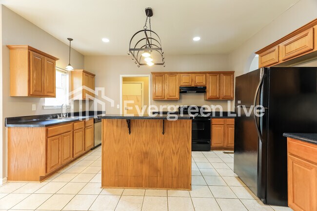 Building Photo - 6224 Pinebrook Cir