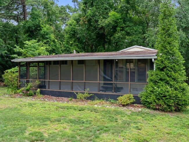 Building Photo - For Rent | Charming 2-Bedroom Home with Bonus Room & Screened-In Porch in Berlin