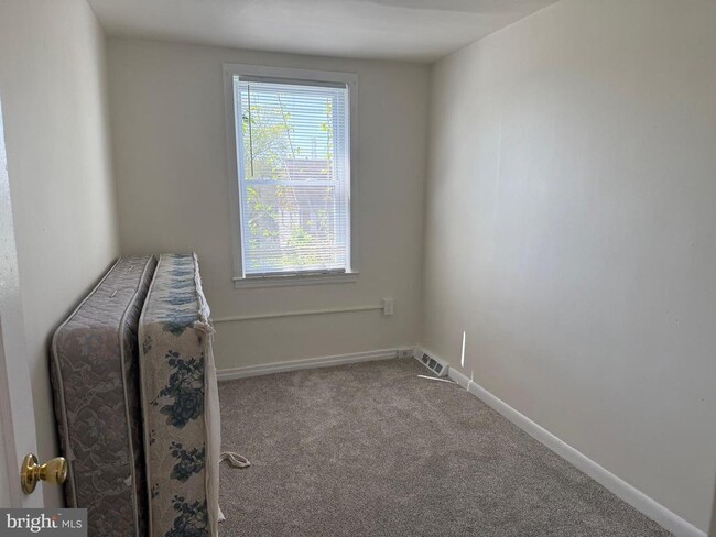 Building Photo - 1333 Sycamore Ave