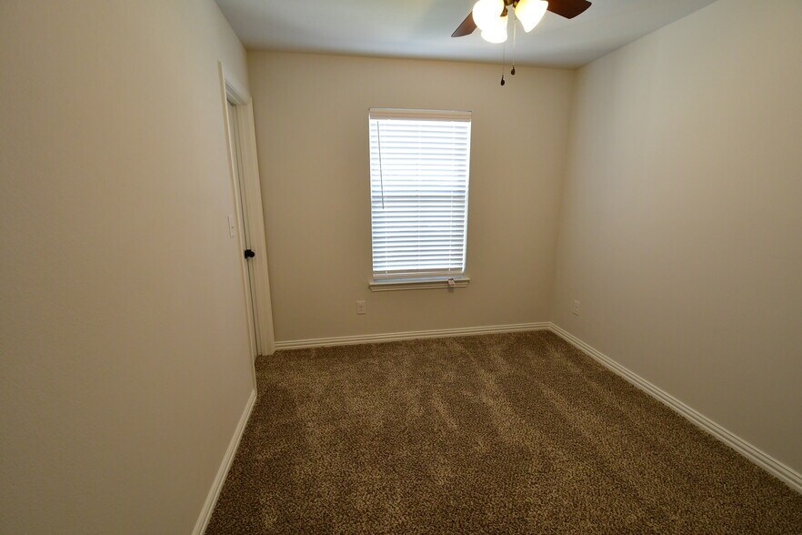 Building Photo - 213 W Forest Ave