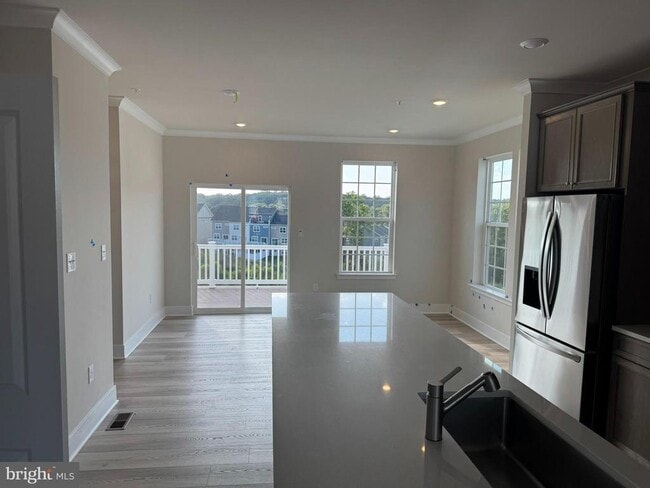 Building Photo - 7730 Meander Ct S