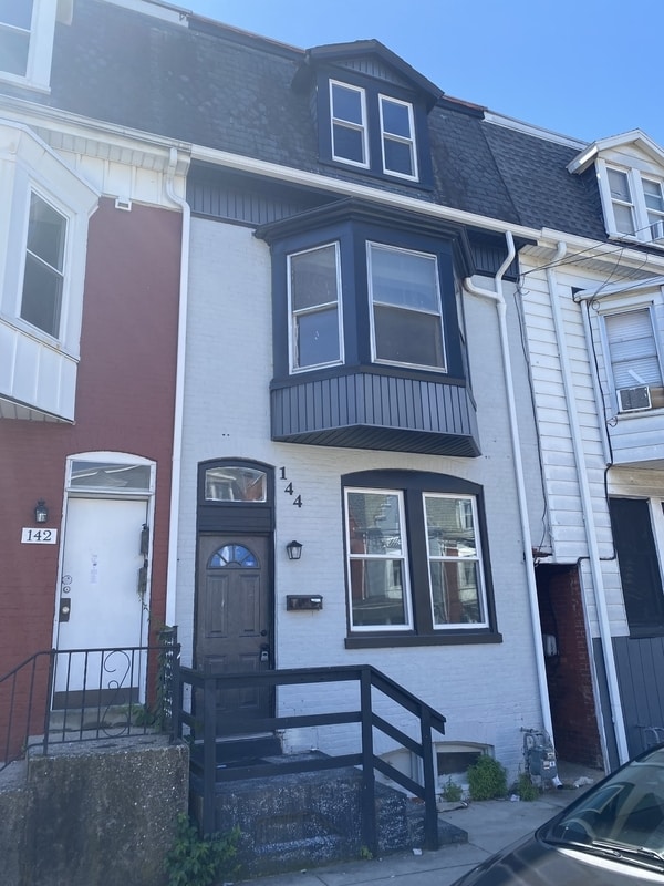 Building Photo - 144 W Jackson Street - C
