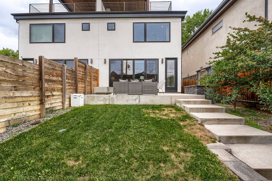 Building Photo - 3526 Mariposa St
